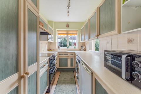 3 bedroom terraced house for sale, Fairlawns Close, Staines-upon-Thames, TW18