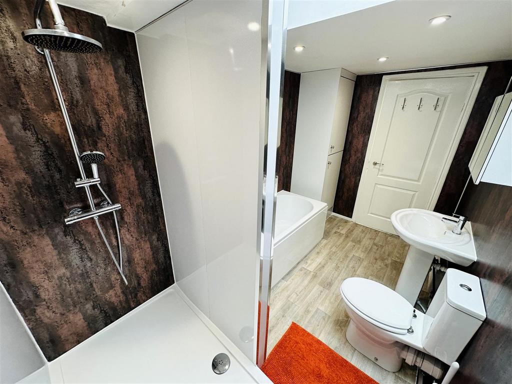 Bathroom1.jpg