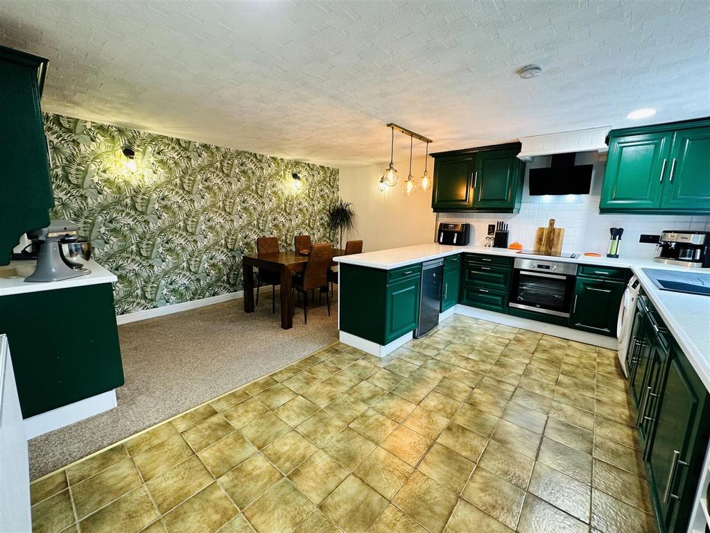 Dining kitchen.jpg