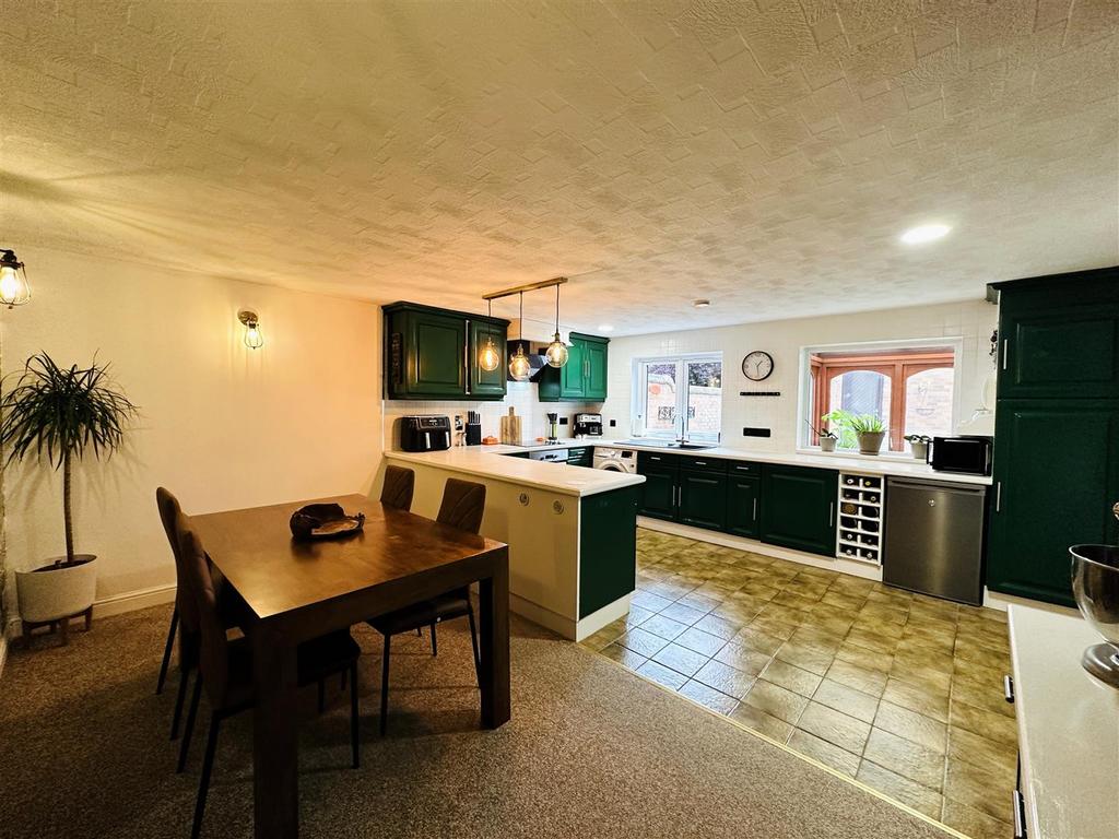 Dining room.jpg