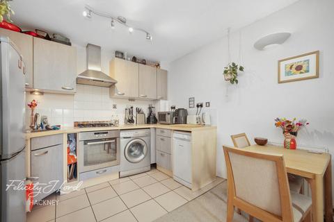 1 bedroom flat for sale, Vanguard House, Richmond Road, London Fields E8