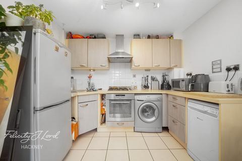 1 bedroom flat for sale, Vanguard House, Richmond Road, London Fields E8