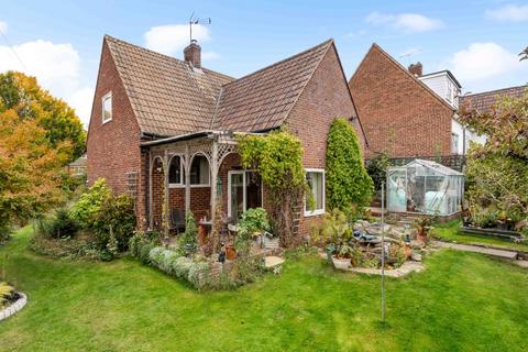 2 bedroom detached house for sale, Kings Court, Bishop's Stortford, Hertfordshire, CM23