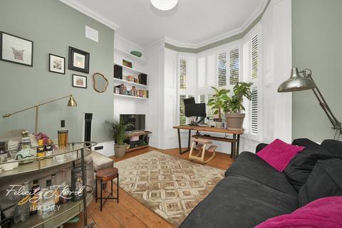 1 bedroom flat for sale, Shacklewell Lane, London E8