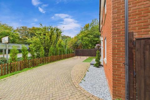 5 bedroom detached house for sale, Loveden Way, Dunmow CM6