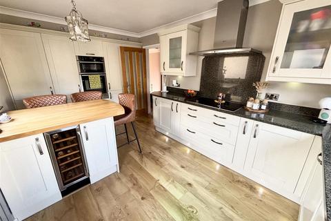 3 bedroom detached house for sale, Lake Drive, Poole BH15