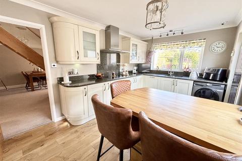 3 bedroom detached house for sale, Lake Drive, Poole BH15
