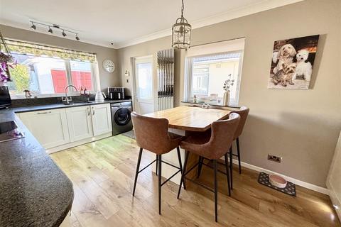 3 bedroom detached house for sale, Lake Drive, Poole BH15