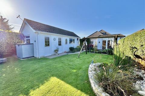 3 bedroom detached house for sale, Lake Drive, Poole BH15