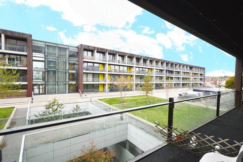 Studio for sale, Lake Shore Drive, Bristol