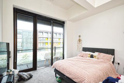 Studio for sale, Lake Shore Drive, Bristol