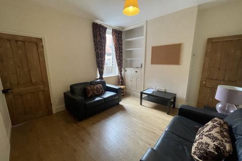 3 bedroom terraced house to rent, Montague Road, Leicester