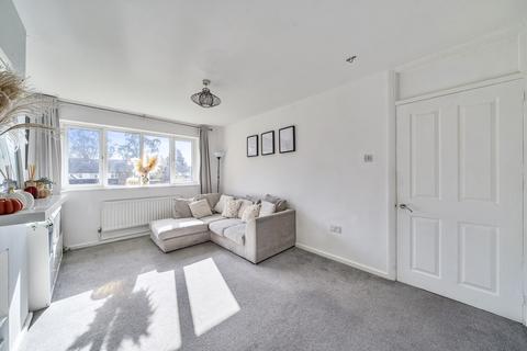 1 bedroom maisonette for sale, Vicarage Fields, Walton-On-Thames, KT12