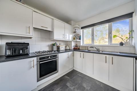 1 bedroom maisonette for sale, Vicarage Fields, Walton-On-Thames, KT12