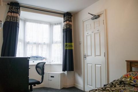 6 bedroom terraced house to rent, Dawlish Road, Birmingham B29