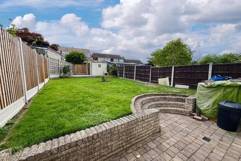 3 bedroom semi-detached house for sale, Mayfield Gardens, Brentwood