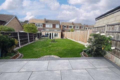 3 bedroom semi-detached house for sale, Mayfield Gardens, Brentwood