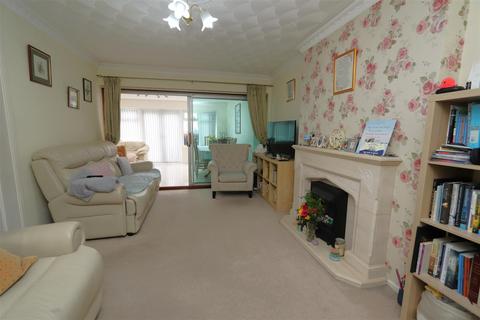 3 bedroom semi-detached house for sale, Mayfield Gardens, Brentwood
