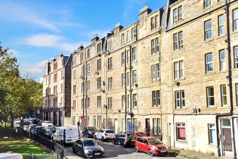 13/4 Admiralty Street, Leith, EH6 6JT