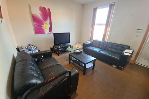 6 bedroom house to rent, Woodsley Road, Leeds LS3