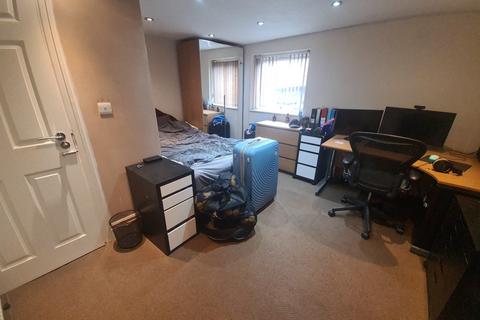 6 bedroom house to rent, Woodsley Road, Leeds LS3