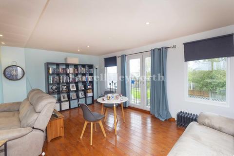 2 bedroom semi-detached house for sale, Links Road, Poulton Le Fylde FY6