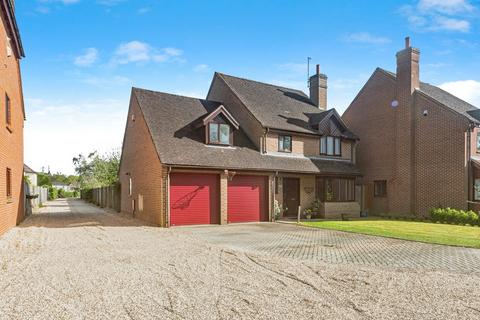 4 bedroom detached house for sale, Park View, Reading RG7