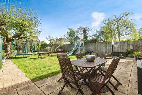 4 bedroom detached house for sale, Park View, Reading RG7
