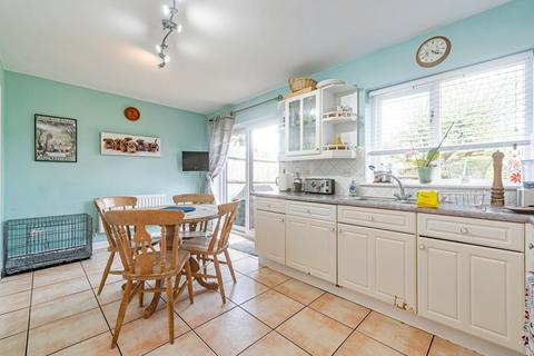4 bedroom detached house for sale, Park View, Reading RG7
