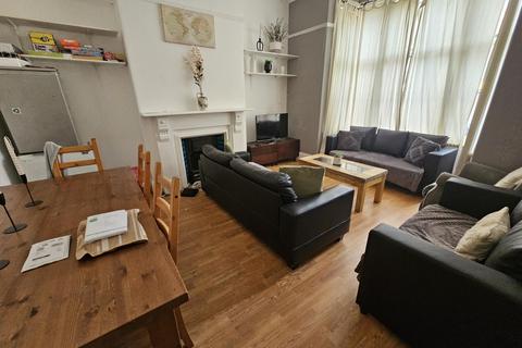 7 bedroom house to rent, Brudenell Road, Leeds LS6
