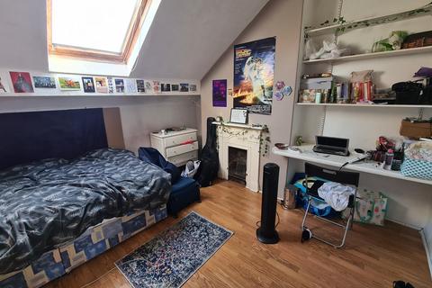 7 bedroom house to rent, Brudenell Road, Leeds LS6