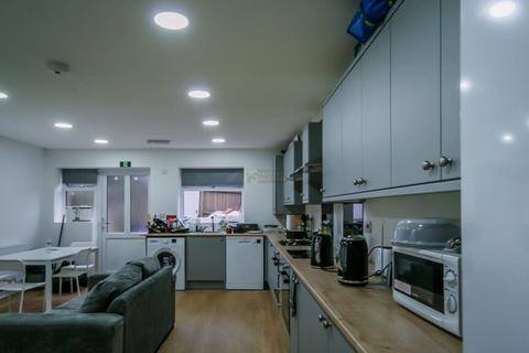 6 bedroom maisonette to rent, Bodmin Grove, Birmingham B7