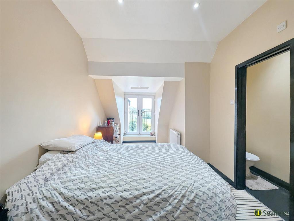 Bedroom 1 with En suite wc