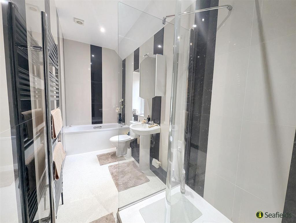 Family Bath/Shower Room