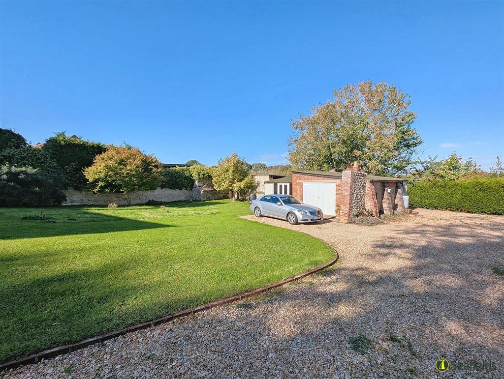 Gardens, Outhouse and Garage
