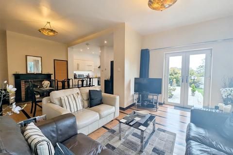 3 bedroom semi-detached house for sale, Bullen Road, Ryde, PO33 1AU