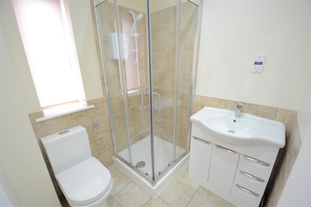 Ensuite to bed 1