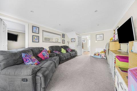 undefined, Ravens Close, Woking GU21