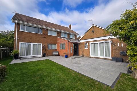 6 bedroom detached house for sale, Lowestoft Road, Gorleston