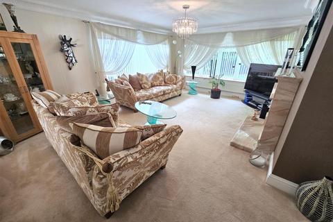 6 bedroom detached house for sale, Lowestoft Road, Gorleston