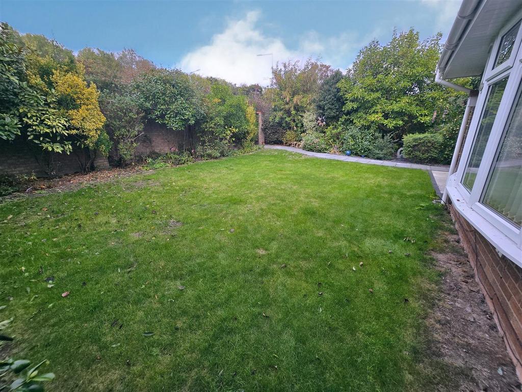 Garden (West side)