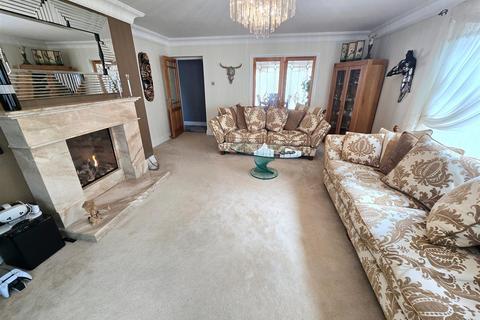 6 bedroom detached house for sale, Lowestoft Road, Gorleston
