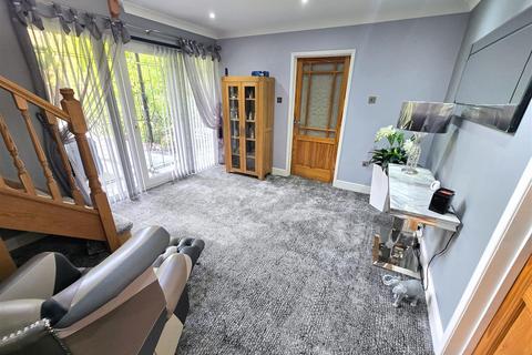 6 bedroom detached house for sale, Lowestoft Road, Gorleston