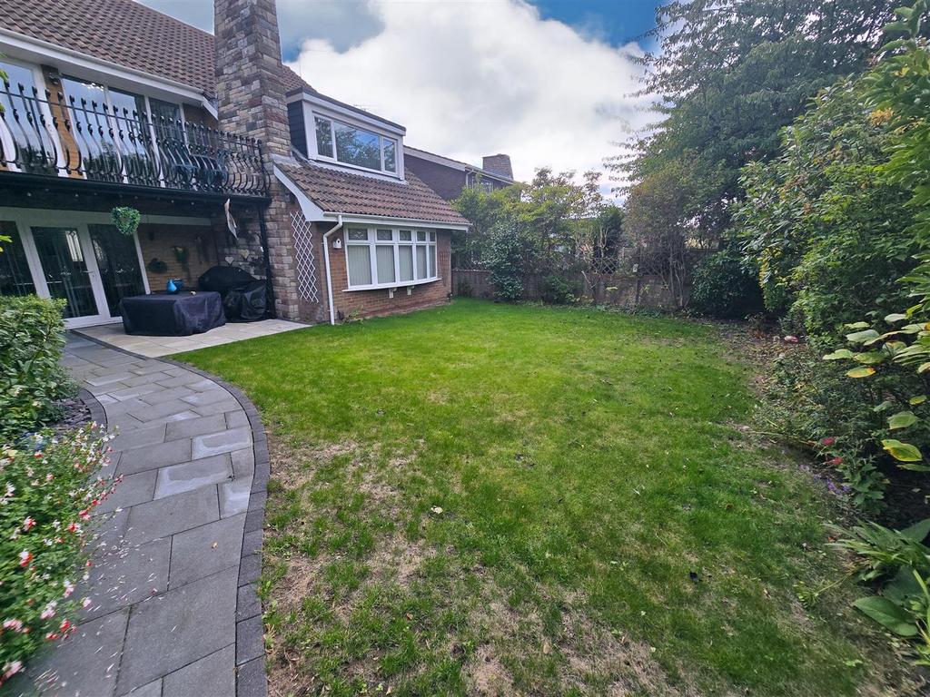 Garden (West side)