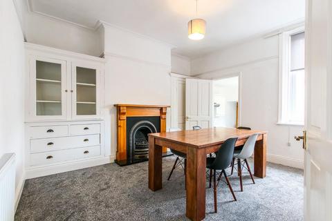 3 bedroom apartment to rent, Newlands Road, High West Jesmond, NE2