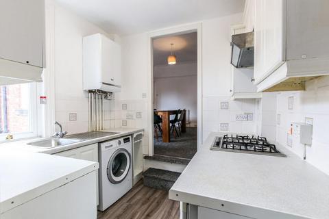3 bedroom apartment to rent, Newlands Road, High West Jesmond, NE2