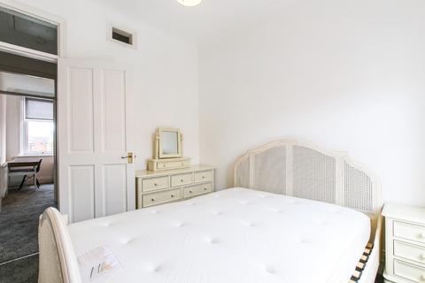 3 bedroom apartment to rent, Newlands Road, High West Jesmond, NE2