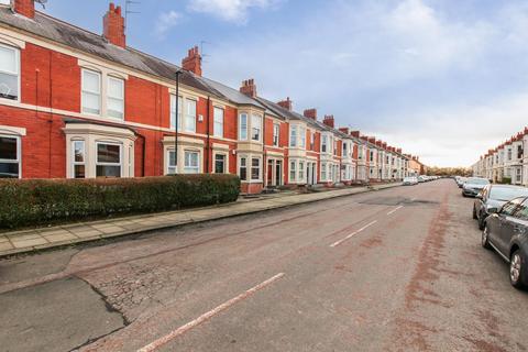 2 bedroom apartment to rent, Newlands Road, High West Jesmond, NE2
