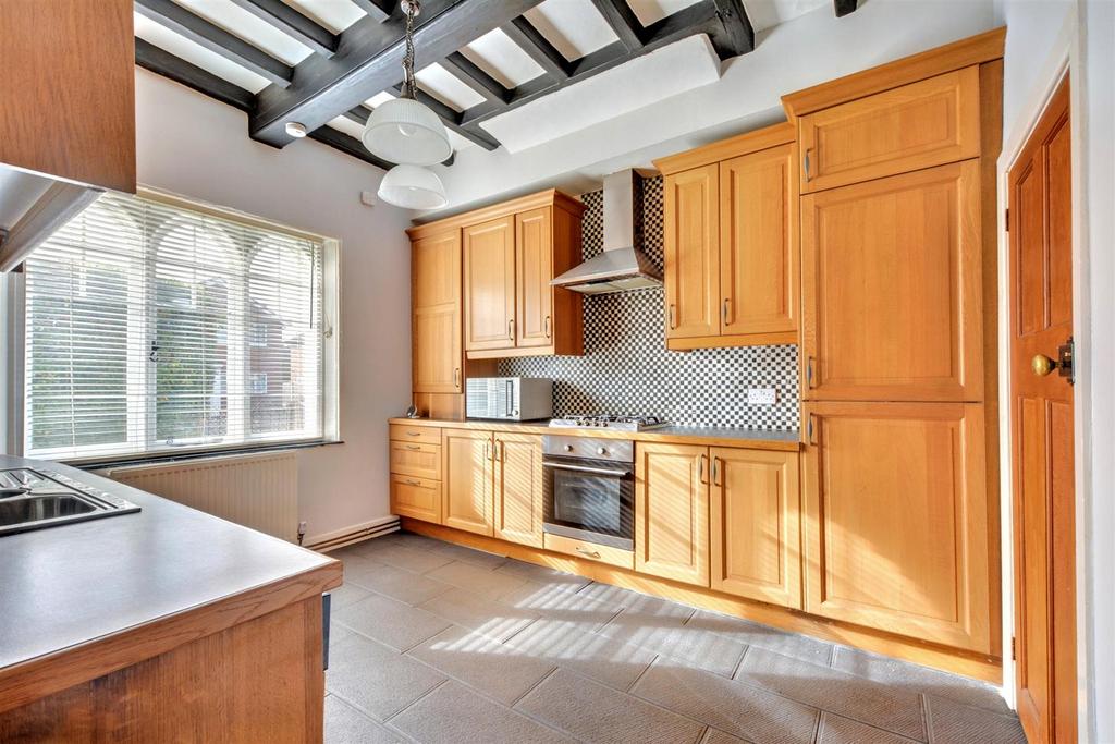 Kitchen 2.jpeg