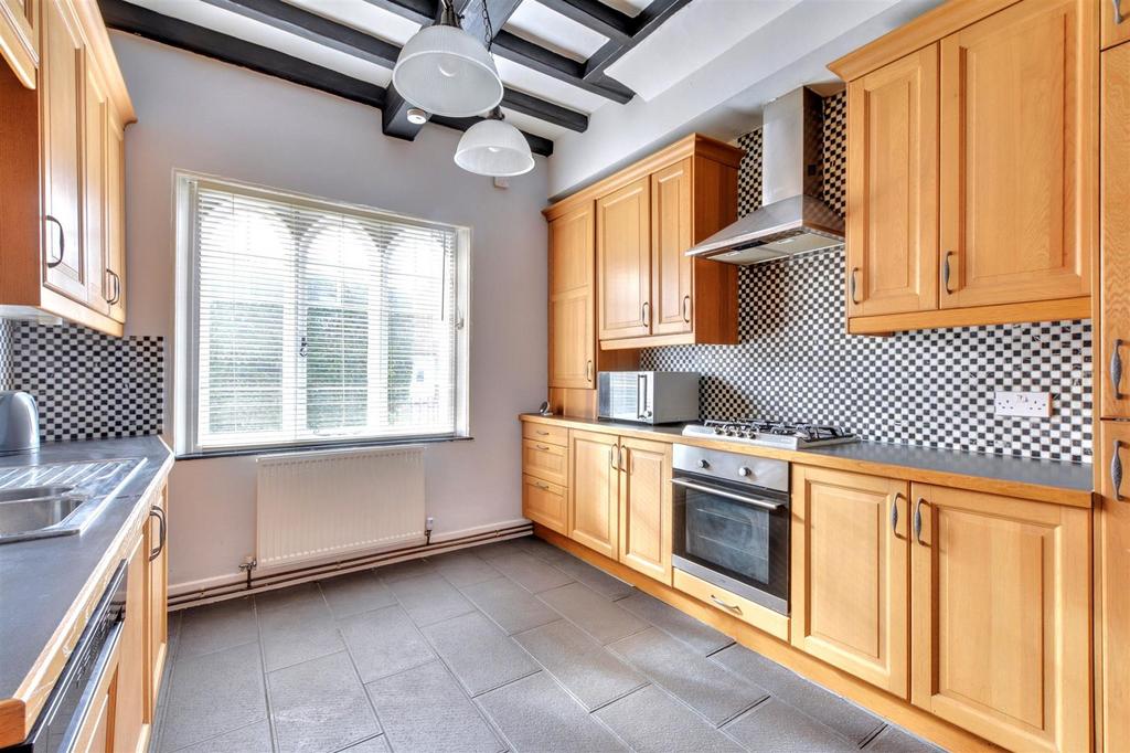 Kitchen 1.jpeg